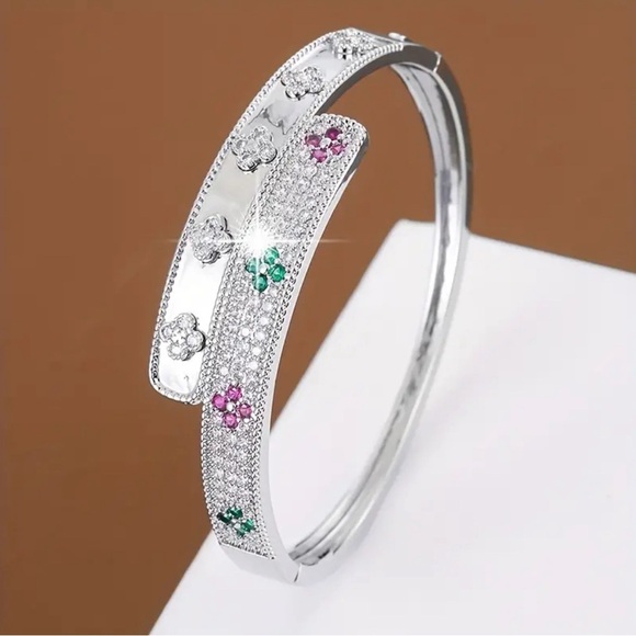 Multicolor Rhinestones Clover Leaf Bangles - Picture 3 of 8